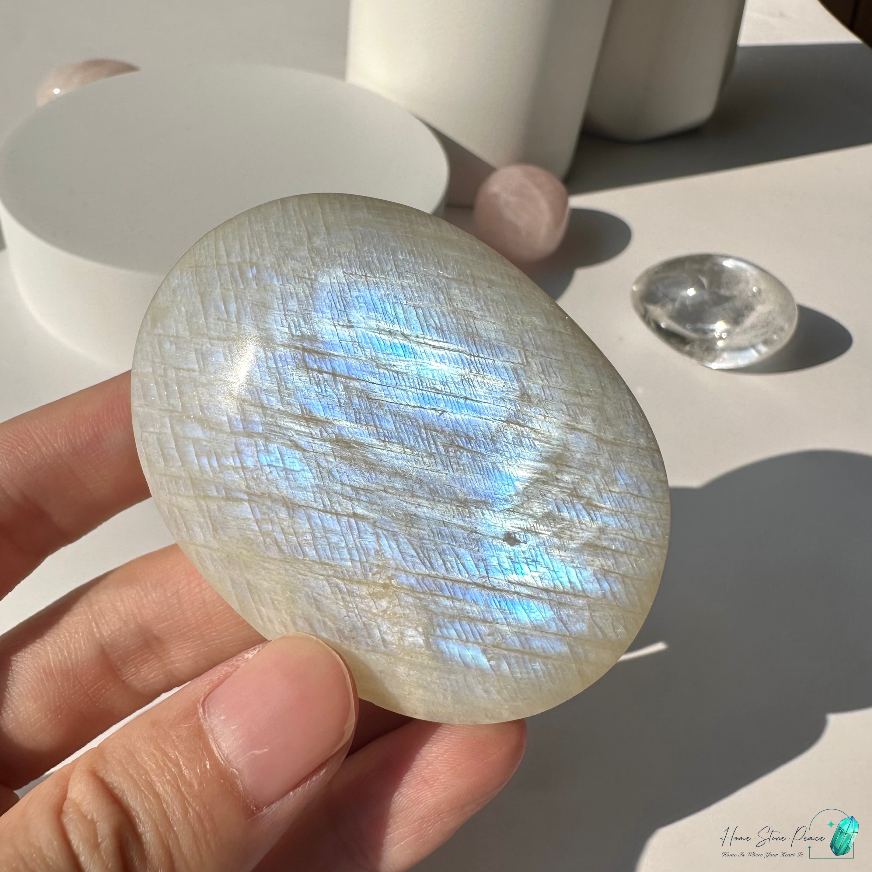 坦桑尼亞月光石手握石 Tanzanian Moonstone Palm Stone