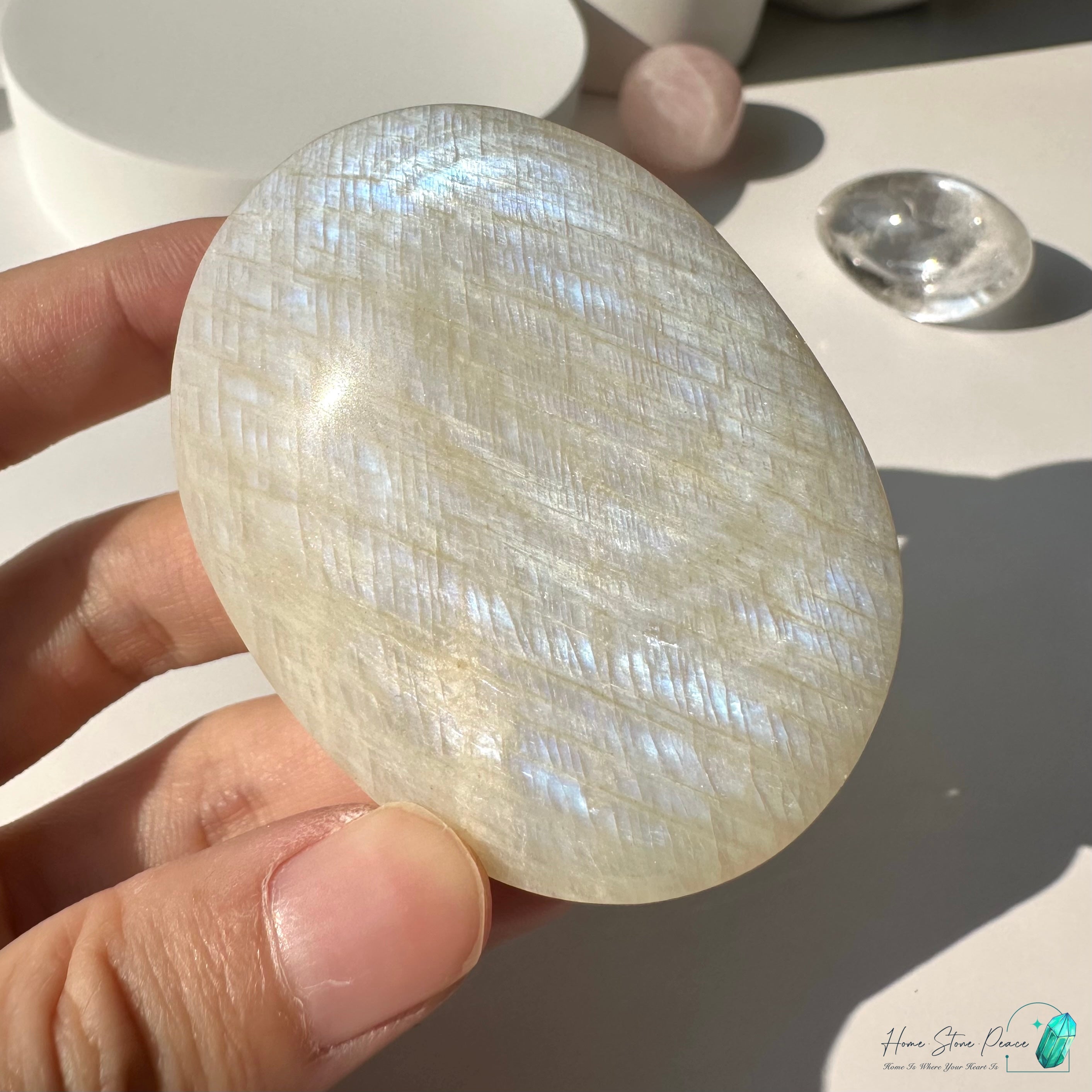 坦桑尼亞月光石手握石 Tanzanian Moonstone Palm Stone